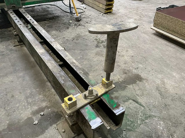 Batterij betonbekisting regelvoeten (24 stuks) - afbeelding 2 van  9