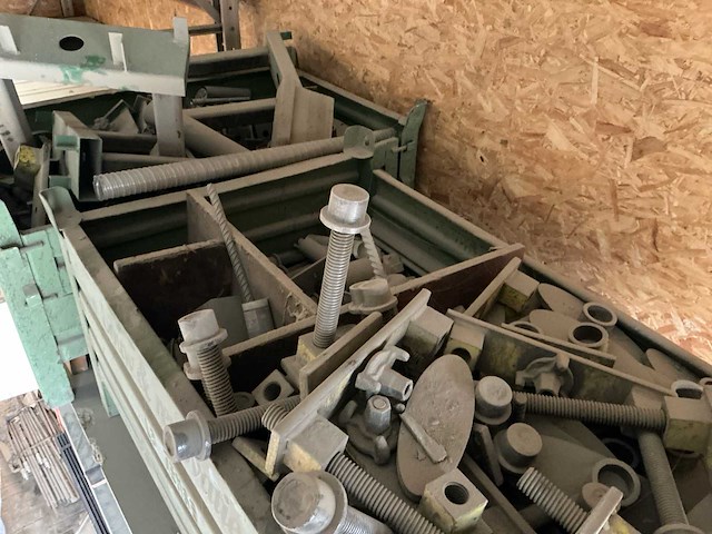 Batterij betonbekisting regelvoeten (24 stuks) - afbeelding 3 van  9