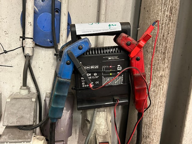 Batterijlader bosch - afbeelding 1 van  3