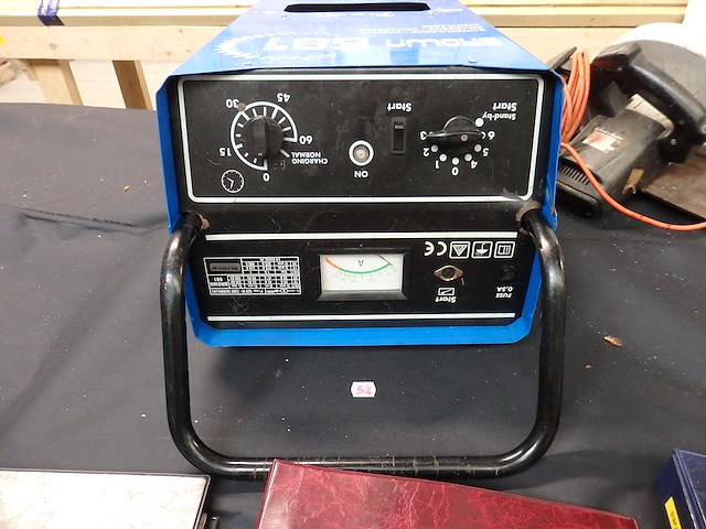 Batterijlader( zonder kabels)+ cirkelzaag - afbeelding 1 van  3