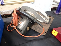 Batterijlader( zonder kabels)+ cirkelzaag - afbeelding 2 van  3