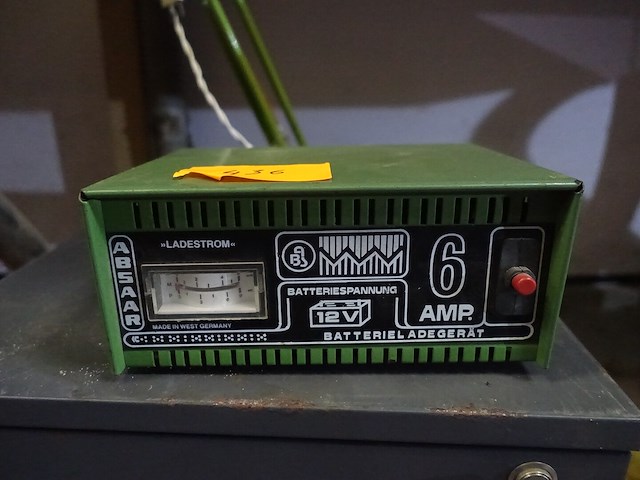 Batterijlader - afbeelding 1 van  8