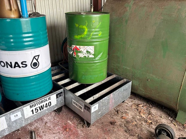Bauer lekbak 245l met vat benzine - afbeelding 1 van  4