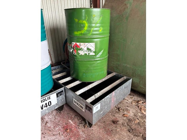 Bauer lekbak 245l met vat benzine - afbeelding 2 van  4