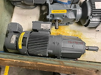 Bauer + sew 0,5 kw electro motor met reductie (5x) - afbeelding 2 van  7