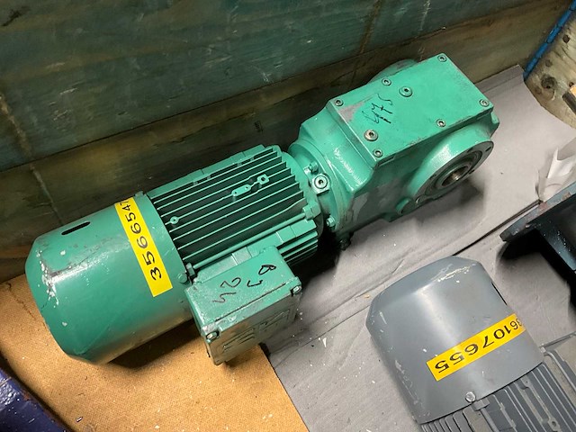 Bauer + sew 0,5 kw electro motor met reductie (5x) - afbeelding 6 van  7