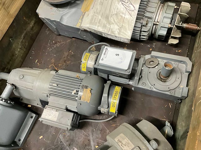 Bauer + sew electro motor met reductie (6x) - afbeelding 1 van  9