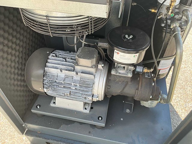Bauger ksmx1500 industriële schroefcompressor 11 kw inclusief drukvat - 1.500 l/min – 10 bar - afbeelding 3 van  14