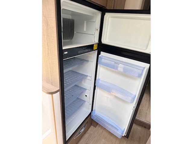 Bavaria - i781 style - lits jumeaux - camping car - afbeelding 7 van  19