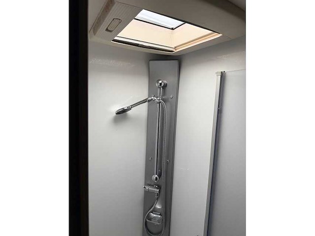 Bavaria - i781 style - lits jumeaux - camping car - afbeelding 8 van  19