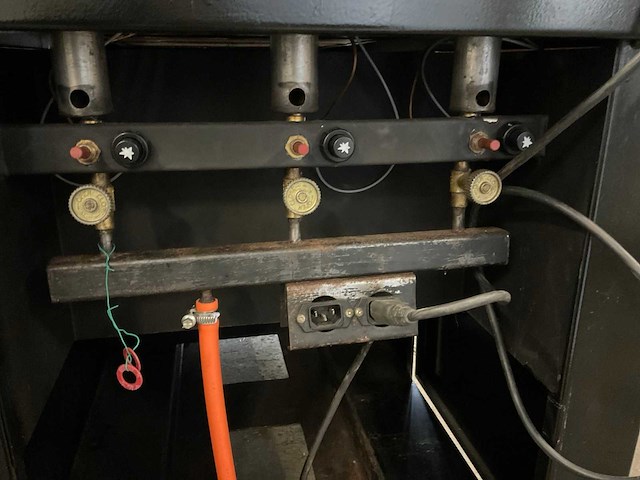 Bbq op gas met afzuiging buis dia 30cm. - afbeelding 18 van  20