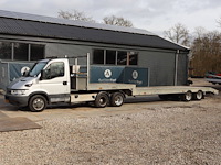 Be-trekker iveco daily 35c17 diesel 166pk 2006 met semi-dieplader