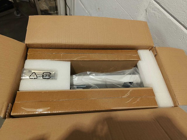 Beamer beugel nieuw in verpakking - afbeelding 2 van  7