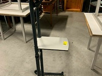 Beamer tafeltje op wielen - afbeelding 2 van  2