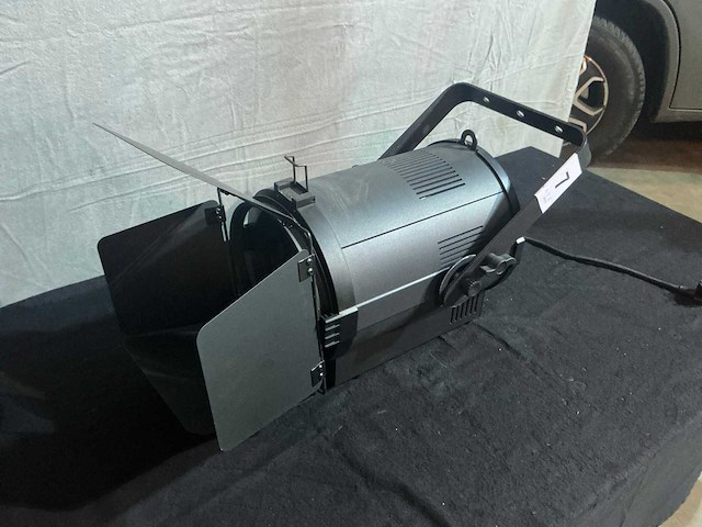 Beamz pro btf 200 cz rgb spotlight - afbeelding 2 van  6