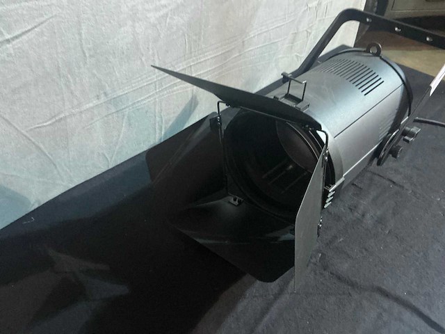 Beamz pro btf 200 cz rgb spotlight - afbeelding 5 van  6