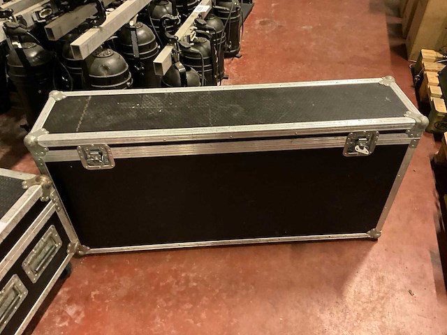 Beclec fourbar par 56 in flightcase - afbeelding 5 van  5