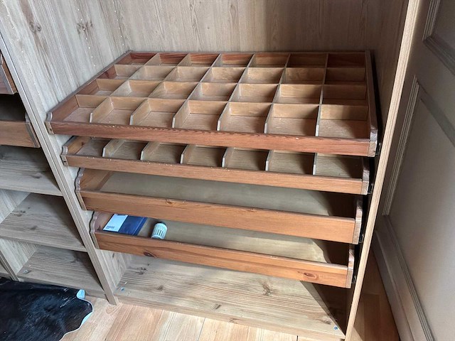 Bed, 2 diverse kasten, 2 nachttafels en decoratie - afbeelding 6 van  11