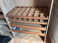 Bed, 2 diverse kasten, 2 nachttafels en decoratie - afbeelding 9 van  14