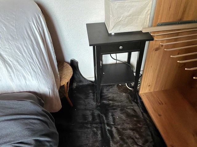 Bed, 2 diverse kasten, 2 nachttafels en decoratie - afbeelding 11 van  14