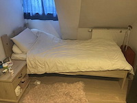 Bed, kleerkast en nachtkastje - afbeelding 3 van  4