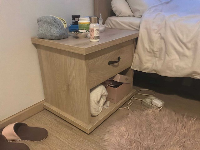 Bed, kleerkast en nachtkastje - afbeelding 4 van  4