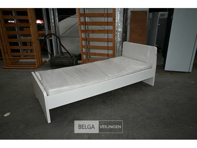 Bed + lattenbodem + matras - afbeelding 1 van  6