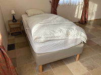Bed met toebehoren - afbeelding 3 van  5