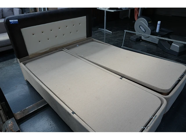 Bed onderstel 210x160 cm met hoofdbord - afbeelding 1 van  5