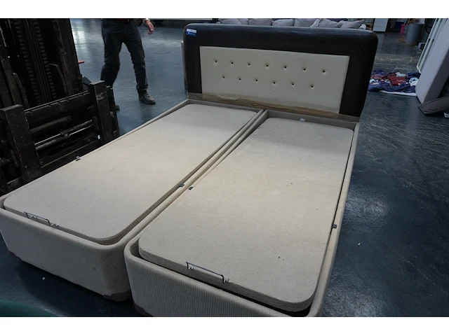Bed onderstel 210x160 cm met hoofdbord - afbeelding 4 van  5