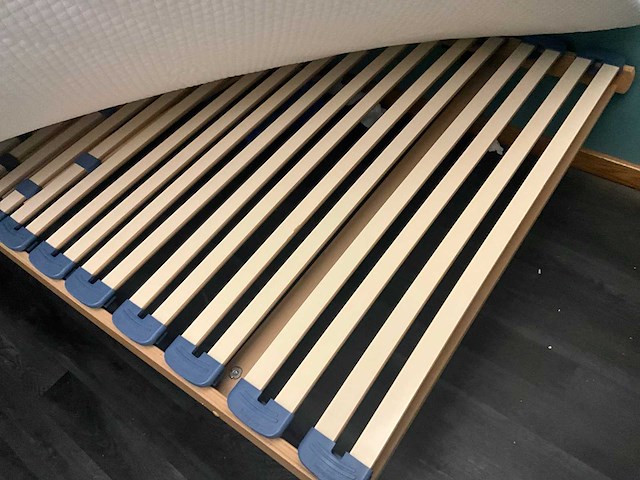 Bed - afbeelding 3 van  9