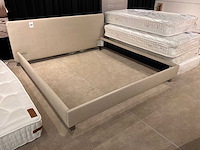 Bed - afbeelding 1 van  2