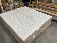 Bed - afbeelding 3 van  3