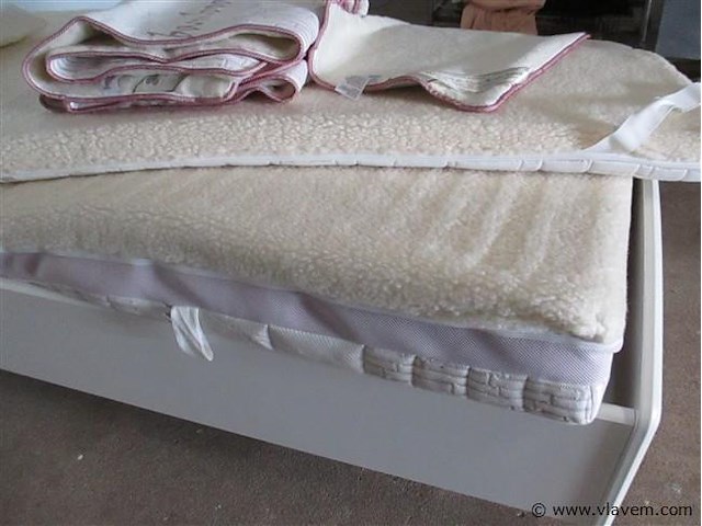 Bed - afbeelding 3 van  4