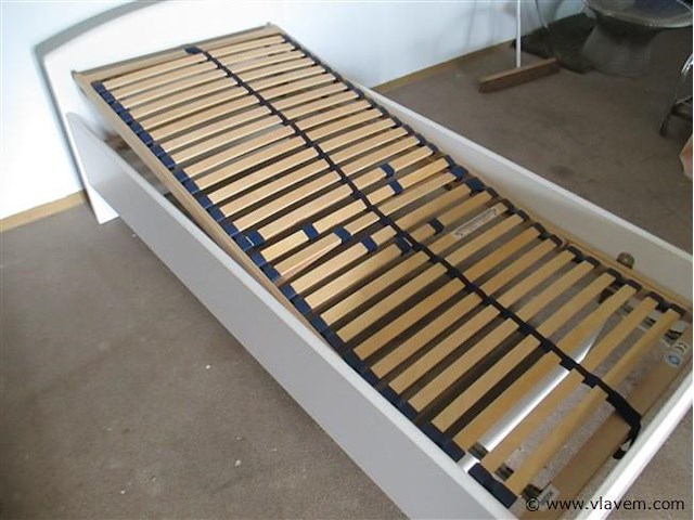 Bed - afbeelding 4 van  4