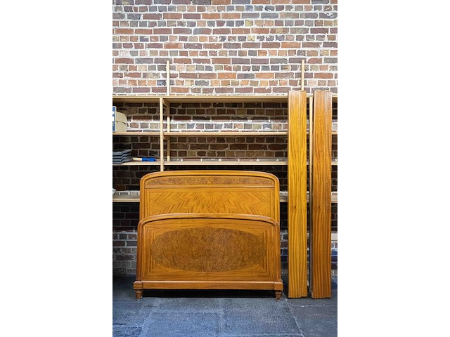Bed - afbeelding 1 van  4