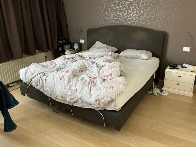 Bed - afbeelding 1 van  6