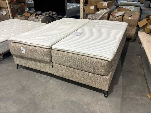 Bed - afbeelding 1 van  3