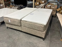 Bed - afbeelding 1 van  3
