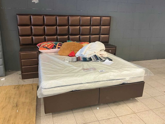 Bed - afbeelding 1 van  3