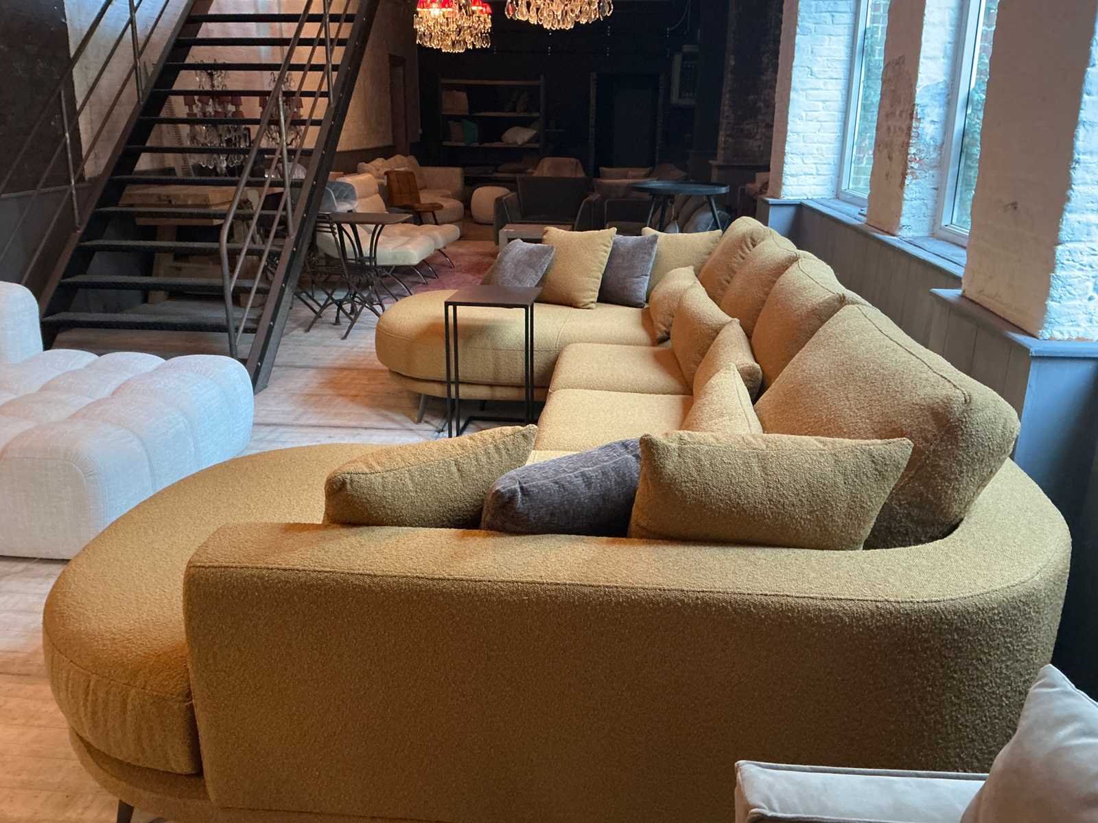 Bedden, bankstellen en stoelen wegens stopzetting