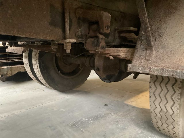 Bedford oldtimer lichte vrachtwagen - afbeelding 12 van  18