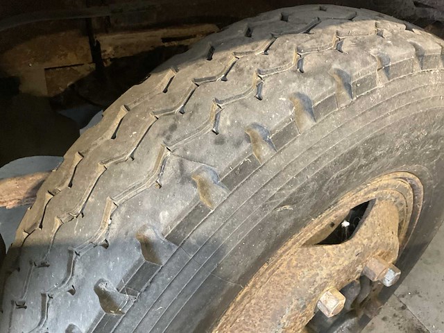 Bedford oldtimer lichte vrachtwagen - afbeelding 13 van  18