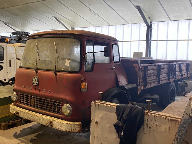 Bedford oldtimer lichte vrachtwagen - afbeelding 1 van  18