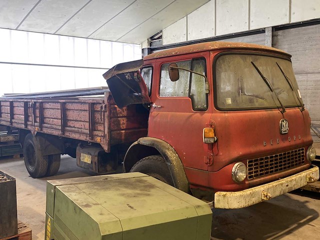 Bedford oldtimer lichte vrachtwagen - afbeelding 7 van  18