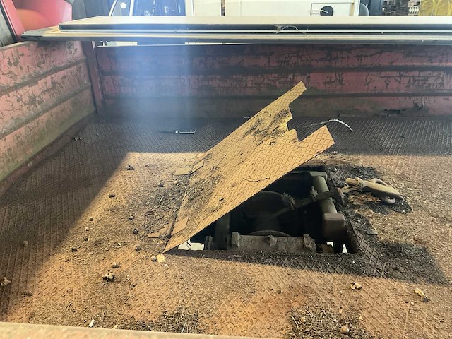 Bedford oldtimer lichte vrachtwagen - afbeelding 10 van  18