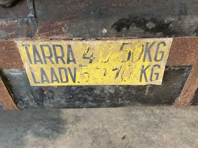 Bedford oldtimer lichte vrachtwagen - afbeelding 18 van  18