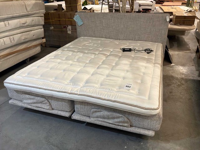 Bedframe electrisch met matras - afbeelding 1 van  4