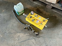 Bediening grondraket en olie overige aannemersmateriaal - afbeelding 1 van  2