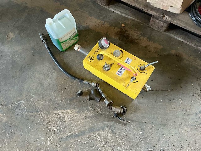 Bediening grondraket en olie overige aannemersmateriaal - afbeelding 2 van  2